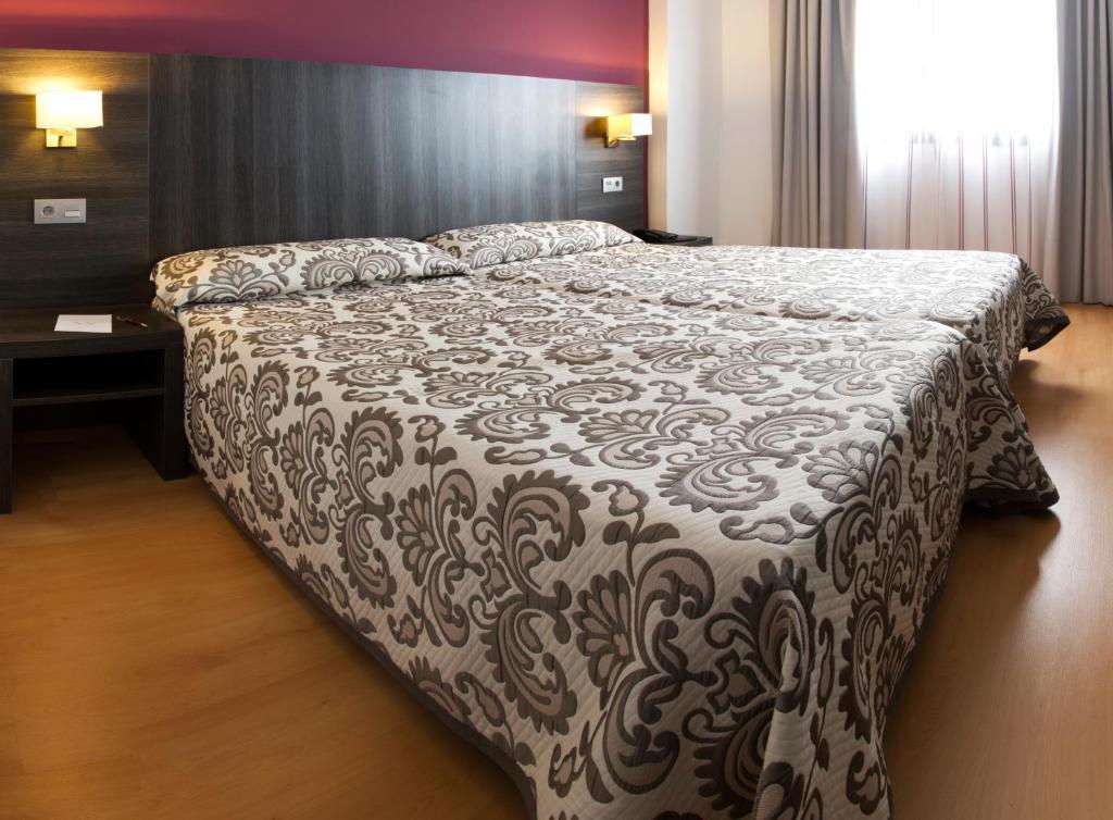Hotel Abades Via Norte Miranda de Ebro Room photo